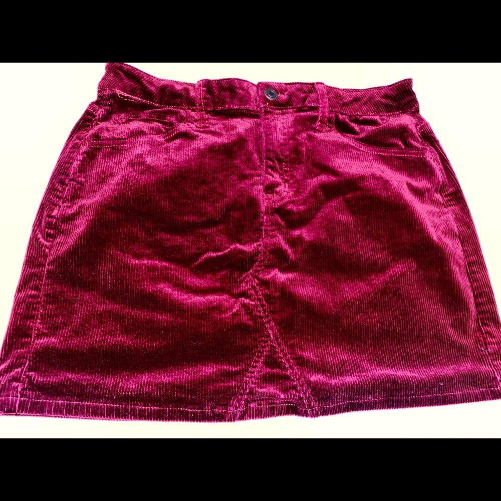 SO red velvet skirt 🧍🏽‍♀️❤️